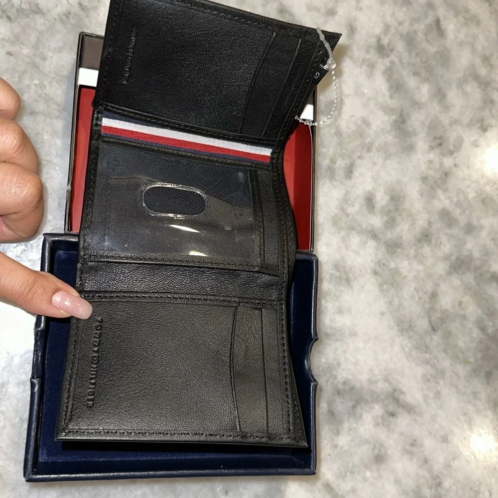 Tommy Hilfiger Wallet